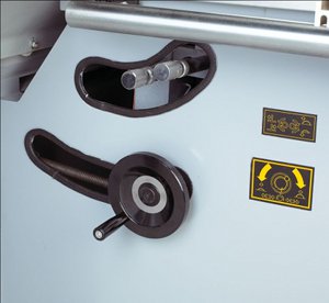 Регулировка Основного и Подрезного дисков Форматно-раскроечный станок с роликовыми направляющими MJ-45KB-2 - Технопромсервис | Продажа оборудования для производства, деревообрабатывающие станки, станки для производства мебели, форматники, фрезерные станки. Цена станков.