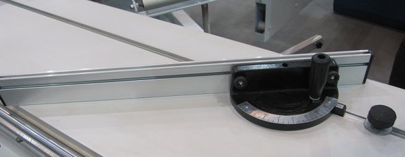 Линейка для пиления под углом Форматно-раскроечный станок с роликовыми направляющими MJ-45KB-2 - Технопромсервис | Продажа оборудования для производства, деревообрабатывающие станки, станки для производства мебели, форматники, фрезерные станки. Цена станков.